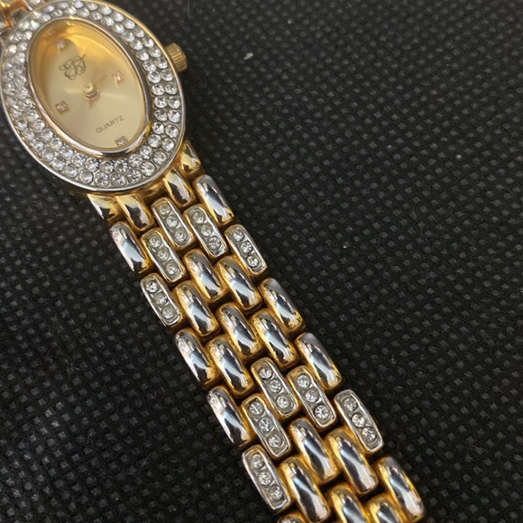 Vintage EJ Ladies Gold Toned Watch with Oval Rhinestones Face - Picture 6 of 8